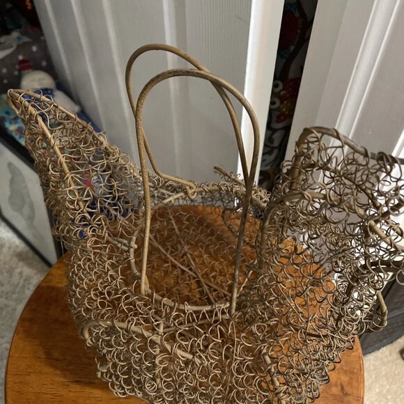 Curly Wire Chicken Egg Basket With Handles - Picture 6 of 6